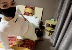 【婉儿原创】运动短裙女孩的肉丝腿绞加关节技柔术责罚-97LZTD-451300